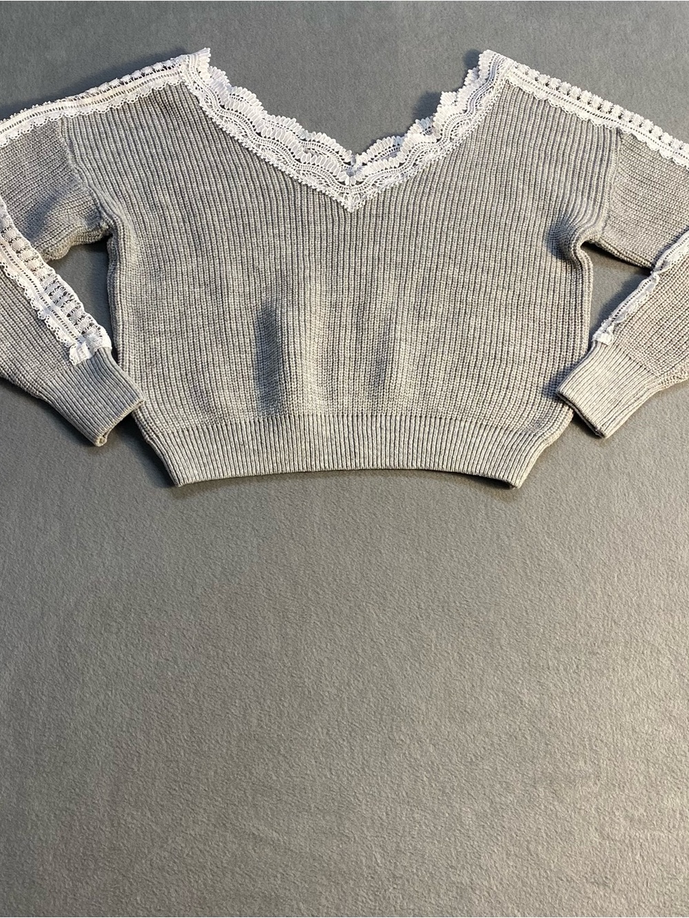 Women's Lace-Trim V-Neck Knit Cropped Sweater - Light Gray, size 6